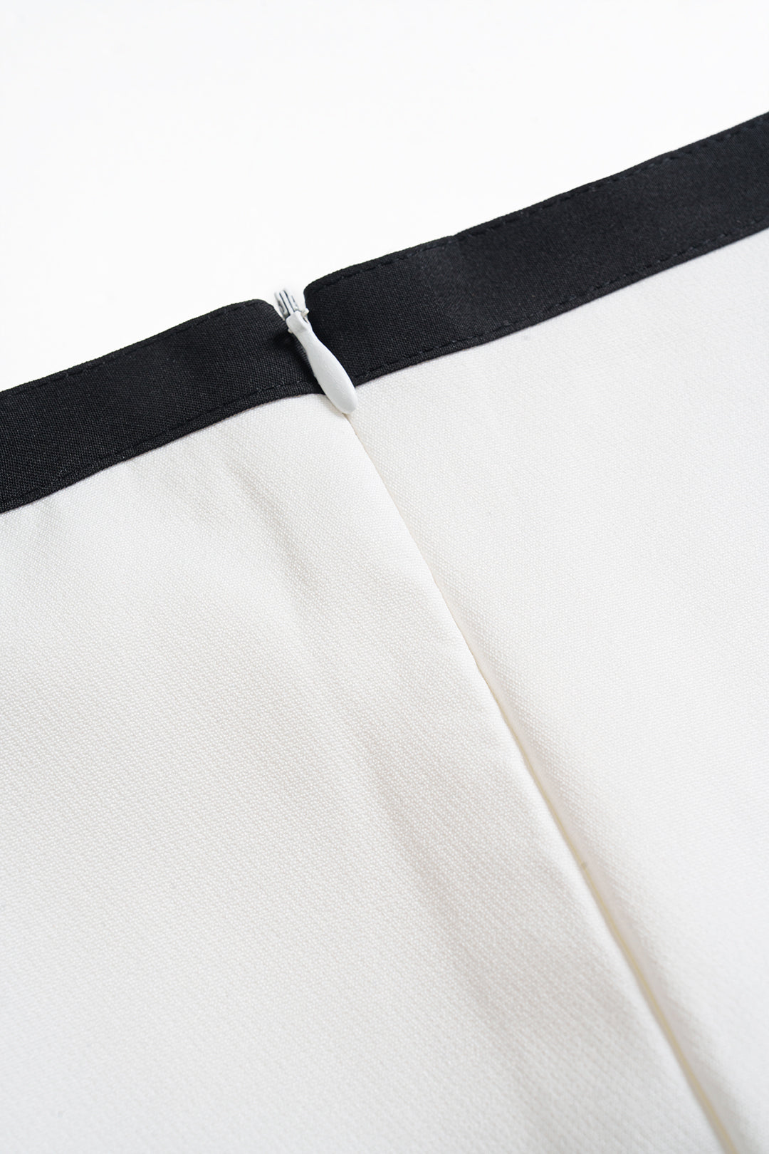 Contrast Pipiing High Waist Zipper Shorts