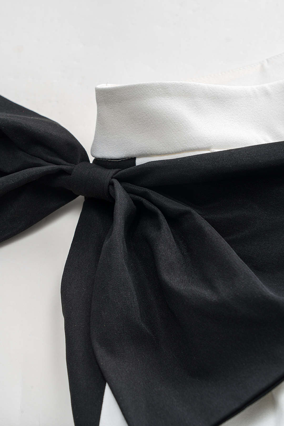 Contrast Pleated Bow Asymmetrical Wide Leg Trousers