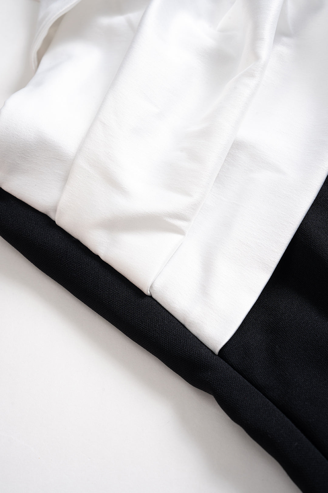 Ruched Contrast Twist Knot Short-Sleeveless Top