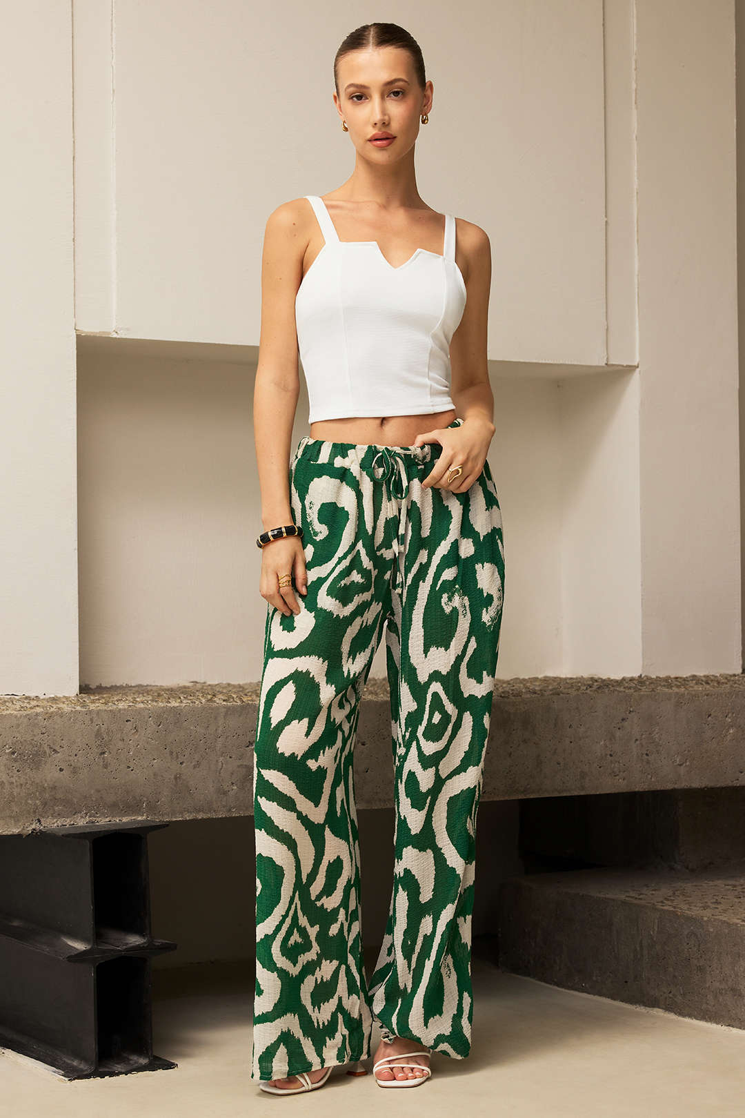 Sleeveless Tank Top And Hawaiian Pattern Contrast Wide Leg Trousers Set