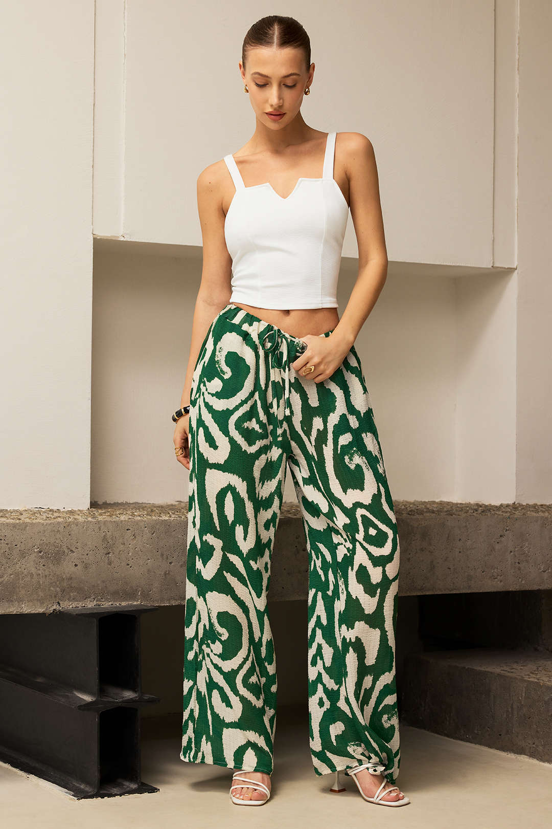 Sleeveless Tank Top And Hawaiian Pattern Contrast Wide Leg Trousers Set