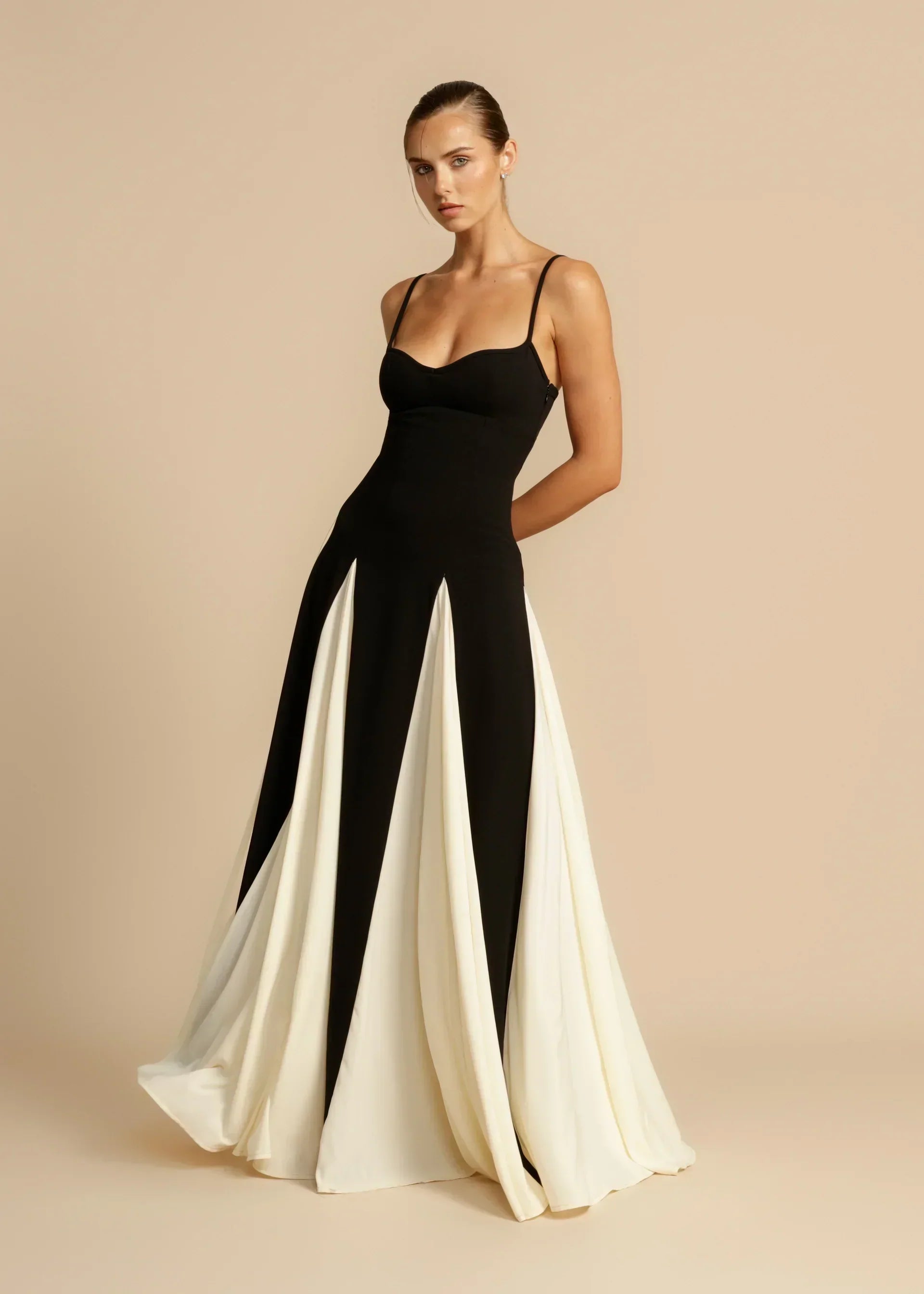 Eva - Elegant Maxi Dress