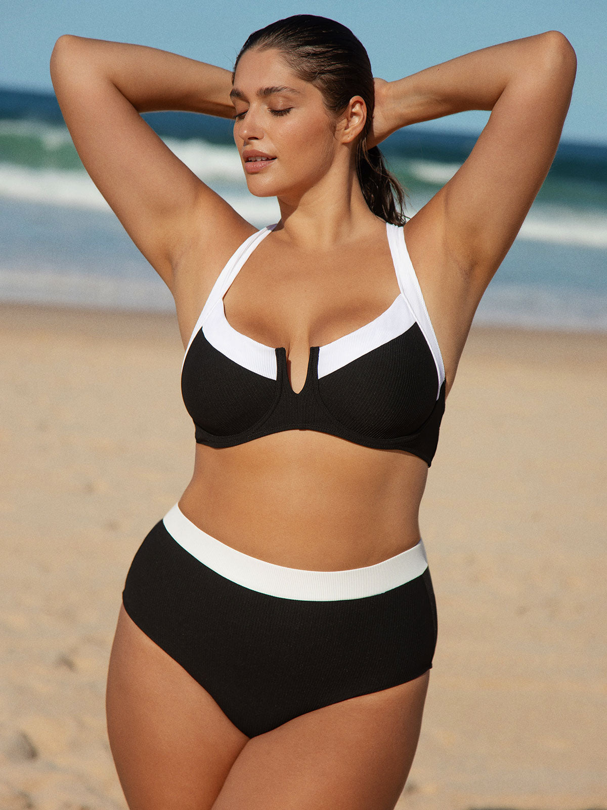 Black Contrast Trim Plus Size Bikini Top